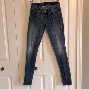EUC Levi’s Skinny Leg - Low Rise - Women’s/ Junior Size 3 Denim Jeans